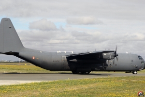 C-130H-30 5226-HD Schwarz